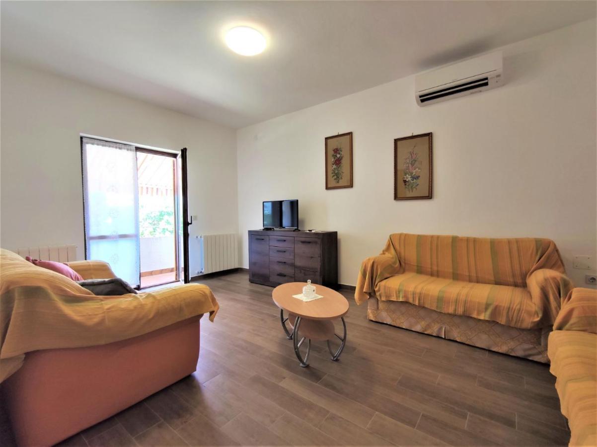 Apartments Morena Rakalj المظهر الخارجي الصورة