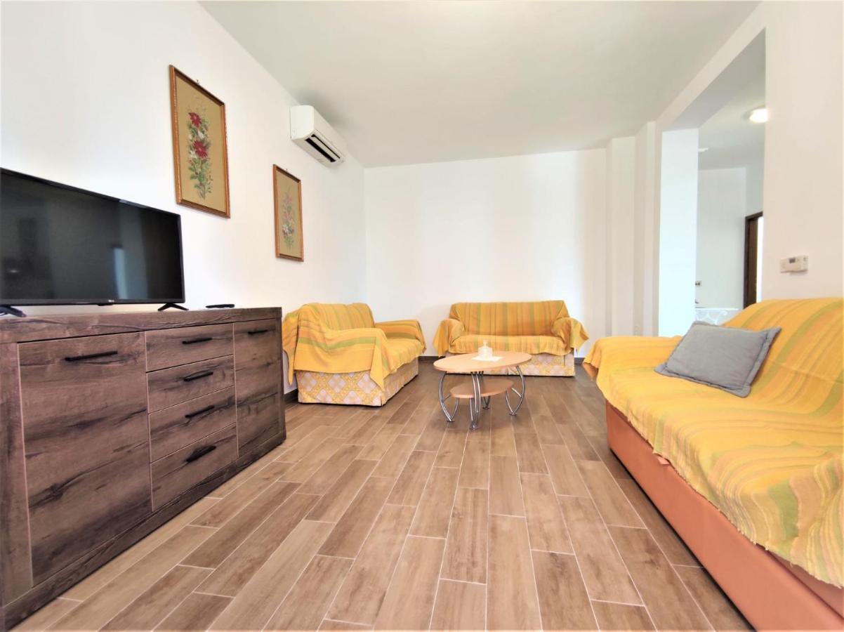 Apartments Morena Rakalj المظهر الخارجي الصورة