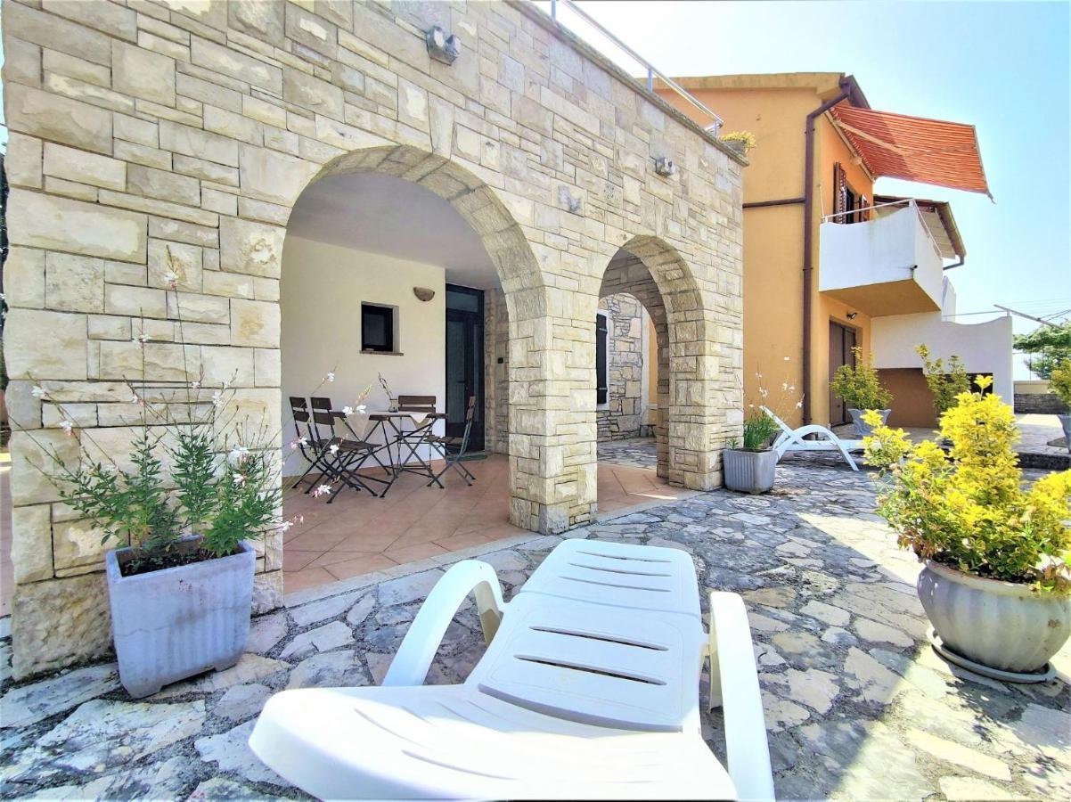 Apartments Morena Rakalj المظهر الخارجي الصورة