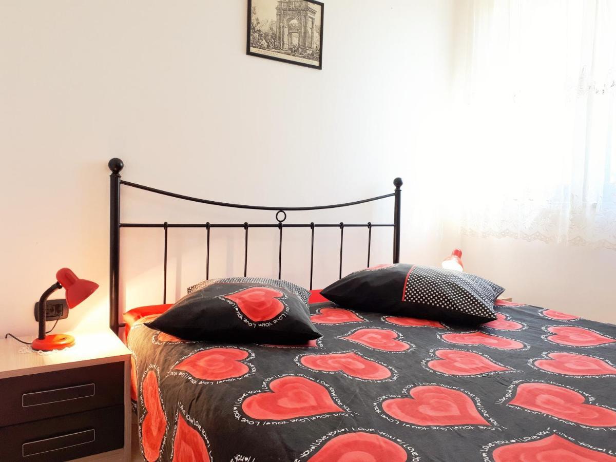 Apartments Morena Rakalj المظهر الخارجي الصورة